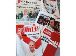 Polijas preses izdevumi pēc vēlēšanām. Priekšplānā novietoto žurnālu virsraksti ir Lielā opozīcijas veiksme un Polija saka: pietiek.
Foto — Agra Lieģe-Doležko