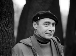 Dzejnieks Ojārs Vācietis. Rīga, 1982. gads.
Foto – Imants Prēdelis