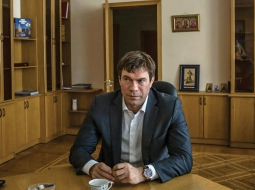 Krimas pilsētā Jaltā notikušā atentātā smagi ievainots bijušais prokremliskais Ukrainas deputāts Oļegs Carjovs (53). Pirms pilna mēroga iebrukuma Kremlis bija izvēlējies šo politiķi savai marionešu valdības vadīšanai, ja okupantiem izdotos gāzt līdzšinējo Ukrainas valdību.
Foto — Scanpix