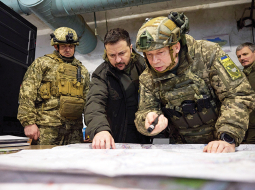 Ukrainas prezidents Volodimirs Zelenskis pie frontes Harkivas apgabalā 30. novembrī.
Foto — Scanpix