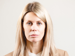 Ieva Gailīte skolotājas kvalifikāciju ieguva programmā Mācītspēks un divus gadus pierīgā nostrādāja par matemātikas skolotāju, astoņus mēnešus — par direktores vietnieci. Taču nolēma aiziet no darba. «Par skolotāju var strādāt cilvēks, kuram nav bērnu vai viņi ir pietiekami pieauguši.»
Foto — Ieva Salmane