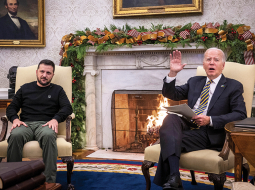 Ukrainas prezidenta Volodimira Zelenska tikšanās ar ASV prezidentu Džo Baidenu Baltajā namā 12. decembrī.
Foto — Bill O’Leary / The Washington Post