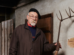 Mārtiņš Kuplais ar lākturi rokā. Foto - Edmunds Brencis