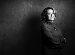 «Raksti patiesību, lai cik nepazīstama tā kādam šķistu, un tev nekad nebūs jāatjaunina rakstītais, jo dzīve tieksies panākt tavu tekstu, nevis otrādi» — tāds ir Oksanas Zabužko kategoriskais imperatīvs. Foto — Lukašs Giza