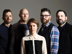 Perkusiju ansamblis Sō Percussion no Ņujorkas un amerikāņu mūziķe, Pulicera balvas laureāte Kerolaina Šo