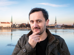 Jebkuras profesijas pārstāvji var atrast veidu, kā mākslīgo intelektu izmantot savā labā, uzskata Artūrs Mednis.
Foto — Ieva Salmane