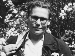 Dzejniece Broņislava Martuževa 1957. gadā drīz pēc atgriešanās no Sibīrijas. Fotogrāfs nezināms