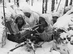Ziemas karš. Somu spēki Sarkanās armijas uzbrukuma laikā 1940. gada 21. februārī. SA-kuva, Somijas Bruņoto spēku fotoarhīva krājums