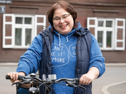 Anda Buševica: «Ir labs teiciens, ka daudzas veselības problēmas mēs nopērkam paši par savu naudu — par daudz pārtikas un šiku auto.»
Foto — Ieva Salmane