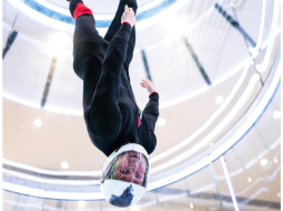 Pasaules kausā Makao sportisti lidoja latviešu uzņēmuma Aerodium ražotajā tunelī, kas atzīts par labāko pasaulē. «Gan ar vēja kvalitāti — ir vienmērīga plūsma bez brāzmām —, gan ar unikālu dizainu,» skaidro iekštelpu lidotājs Toms Īvāns. Foto no personīgā arhīva