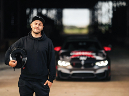 «Influenceris jeb satura veidotājs ir profesija, kurā šodien sapņo izsisties ļoti daudz jauniešu, taču lielais vairums no viņiem pārāk ātri padodas,» saka Roberts Vītols (33), kura veidotais YouTube kanāls @RobertsVitols ir kļuvis par vienu no veiksmīgākajiem Latvijā.
Foto no personīgā arhīva