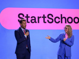 Kristofs Blaus (no kreisās) un Anna Andersone. Publicitātes foto