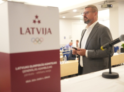 Latvijas Olimpiskās komitejas prezidents Jānis Buks Olimpiskās komitejas Ģenerālās asamblejas pārskata - vēlēšanu sesijā. Foto - Edijs Pālens, LETA