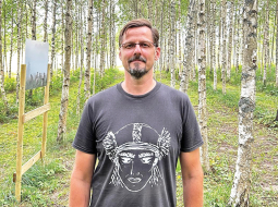 Bērzu birzī līdz novembra beigām izstādītas Cēsu novadā pazīstamā fotomākslinieka Aivara Ošiņa fotogrāfijas, kuras apskatīt var ierasties ikviens interesents.
Foto no personīgā arhīva