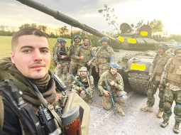 Jurijs Fedorenko ar dienesta biedriem.
Foto no personīgā arhīva