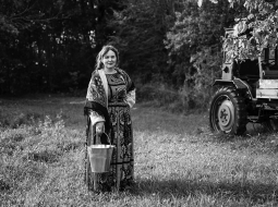 «Ja lauku nebūtu bijis, ar mani būtu galīgi traki,» saka Andra Manfelde.
Foto — Kristaps Kalns