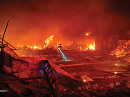 Krievijas raķešu uzbrukumā Ukrainas dienvidu pilsētai Mikolajivai dzīvību zaudēja viena sieviete, bet 23 personas tika ievainotas. Mērķi bija kāds infrastruktūras objekts, restorānu komplekss un dzīvojamās ēkas.
Foto — Scanpix
