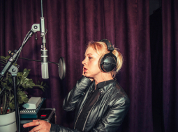 Koncepcijas autore un ieraksta mākslinieciskā vadītāja Ūga