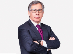 Pjotrs Avens. ALFA-Bank publicitātes foto