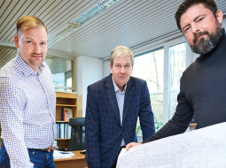 No kreisās: Dairis Laimiņš, SIA Kārlis īpašnieks, Ivars Alksnis, tehniskais direktors, un Jānis Matisons, valdes loceklis