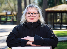 «Pēc lauvēnu piedzimšanas mani pēc kādas intervijas presē nodēvēja par lauvu un tīģeru mammu. Tagad, kad zoodārzā piedzimuši arī tīģerēni, tā beidzot ir taisnība,» smejas Rīgas Nacionālā zooloģiskā dārza zooloģe Oksana Radionova.