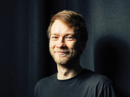 Gustavs Mārtiņš Upmanis novērojis, ka jauniešu darba vēlmes 
nesakrīt ar tirgus piedāvājumu.