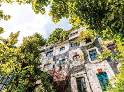 Kunst Haus Wien tagad sevi sauc par pasaulē zaļāko muzeju, jo atteicies no apkures ar dabasgāzi, pilnībā pārslēdzoties uz ģeotermālo enerģiju.
