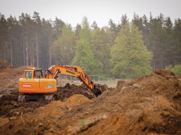 Būvdarbi infrastruktūras apkopes punktā Iecavā. Publicitātes foto