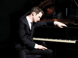 Britu džeza dziedātājs, pianists un komponists Entonijs Strongs. Publicitātes foto