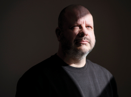 Kajs Alhanens.