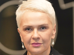 Latvijas Sabiedriskā medija valdes priekšsēdētāja Baiba Zūzena: «Mūsu mērķis ir būt pieejamiem visās galvenajās digitālajās platformās un lai LSM kļūst par pirmo izvēli, kur iegūt informāciju.»