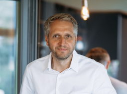 Alens Baibekovs. Publicitātes foto.