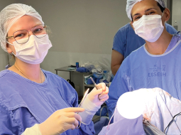 Sindija neiroķirurģijas operācijas beigās Gojanijas slimnīcā Hospital das Clinicas.