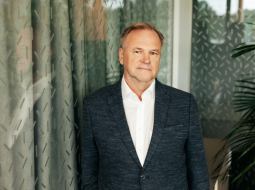 Andris Božē. Publicitātes foto.