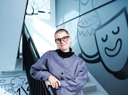 Dažreiz Tarandas kolēģi «uzmet lūpiņu», kad sarunas laikā kabinetā ienāk kāds bērns, jo «es vienmēr pārmetos uz bērnu».