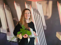 Ir žurnāliste Ilze Šķietniece Latvijas Žurnālistu asociācijas «Izcilības balvas 2025» pasniegšanas ceremonijā.