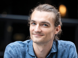 Gustavs Kehris.