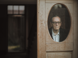 Jubilejai nākot, Jānis Rokpelnis pārlasījis savu pirms pusgadsimta iznākušo pirmo dzejoļu krājumu: «Pabrīnījos, tur visas manas dzejas tēmas un poētika jau koncentrētā veidā ir iekšā.»