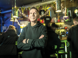 «Es nejūtu misiju tajā, ko daru. Daru to savam priekam,» saka Depo īpašnieks Guntis Vanags.