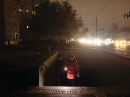 Tumsā slīgstošā Kijiva 9. novembra vakarā.