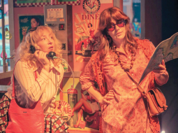 Telmas lomā Ieva Puķe (pa kreisi), Luīze — Elīna Vāne. Publicitātes foto