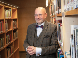 Vācu vēsturnieks Tomass T. Millers pērn pievērsās pirmās latviešu valodā drukātās grāmatas noslēpumu izpētei.