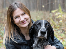 Treniņus vajadzēja saplānot starp darbu, bērnudārziem un pulciņiem. «Citreiz tie bija pirms darba — saulīte aust, bet es jau braucu uz mežu,» stāsta Gunda.