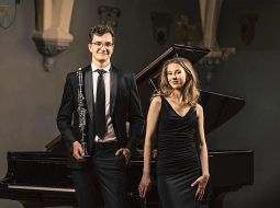 Klarnetists Artūrs Perts un pianiste Evelīna Jēkabsone. Publicitātes foto