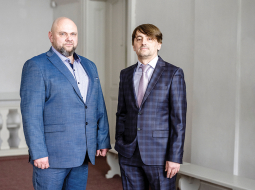 Juris Vīksna (no kreisās) un Andris Varaksins, SIA AJV Grupa īpašnieki.