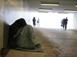 Kāda sieviete Stacijas tunelī Rīgā.