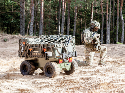 Mārupē bāzētais uzņēmums Brasa Defence Systems ražo gan bezpilota platformas, gan karavīru ekipējumu, izņemot ieročus. Tā produkciju izmanto daudzās pasaules valstīs. Foto no uzņēmuma arhīva