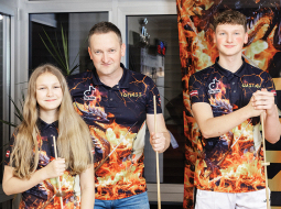 Tomass Rēders ar meitu Rēziju  un dēlu Gustavu.