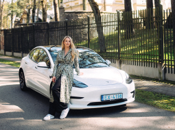 2022. gadā Egija kopā ar saviem kursabiedriem no Rīgas Ekonomikas augstskolas dibināja savu uzņēmumu — premium auto nomas platformu Ox Drive. Pagājušā gada vasarā to pārdeva.
Foto no personīgā arhīva