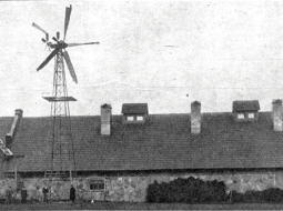 Viens no pirmajiem vēja ģeneratoru 1924. gadā iegādājās vairāku Latvijas valdību ministrs Arturs Alberings